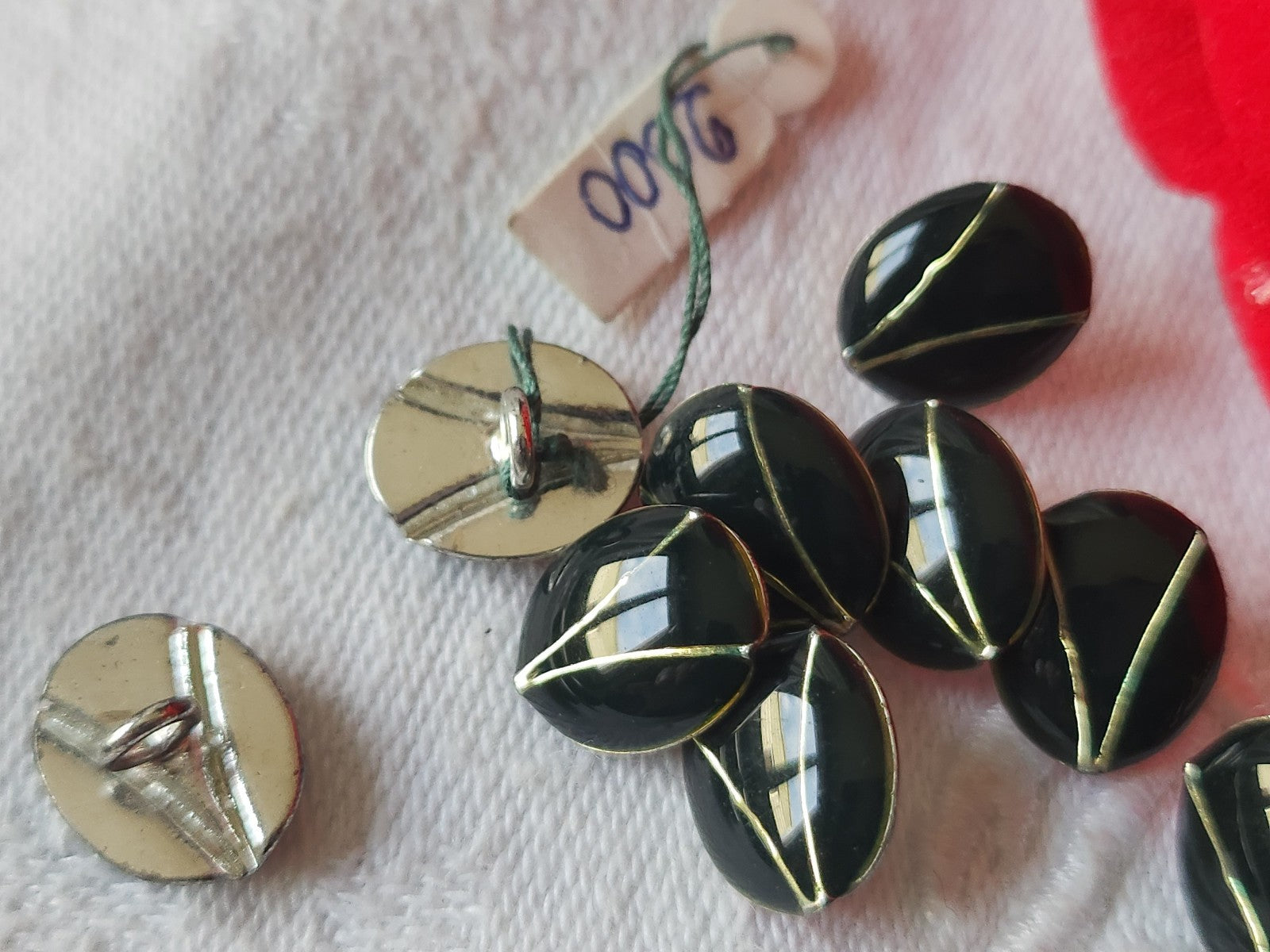 Lot 9 petits boutons en métal vert trés foncé ovale   1,2 sur 1 cm ref 3021