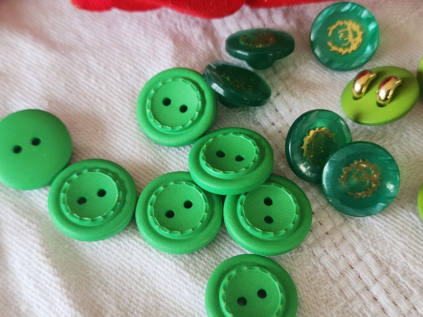 Lot 17 boutons vintage vert 3 séries 1,3 et 1,4 cm  ref 6402