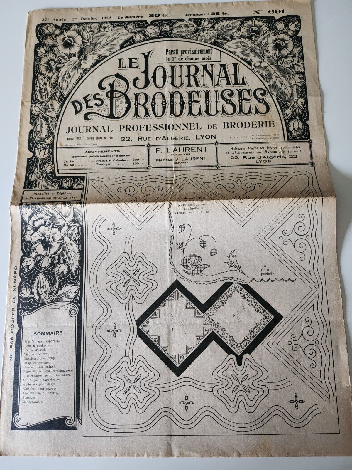 Le journal des brodeuses 1952  n° 691 tablier nappe d'autel monogrammes alphabet