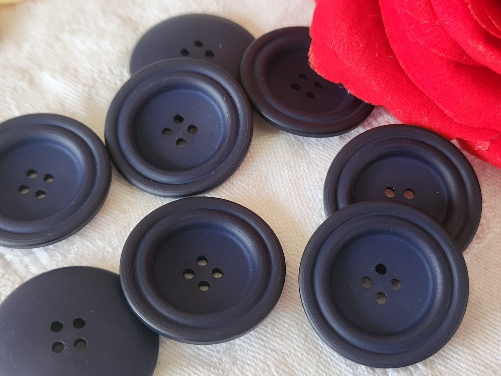 Lot 7 gros boutons vintage bleu foncé mat trous 2,8 cm 28 mm ref 6422