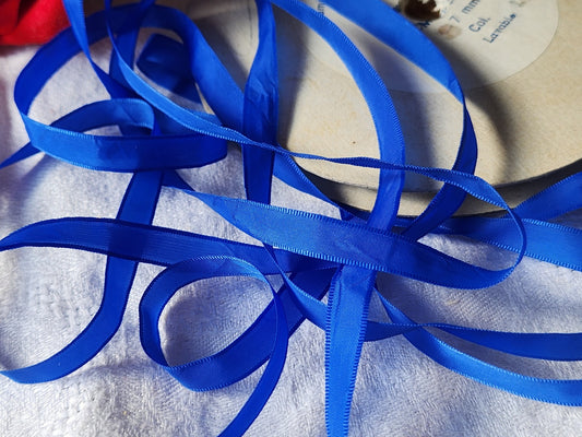 Ruban fin ancien nylon bleu 10 mètres sur 0,7 cm modiste mercerie B5 n°27