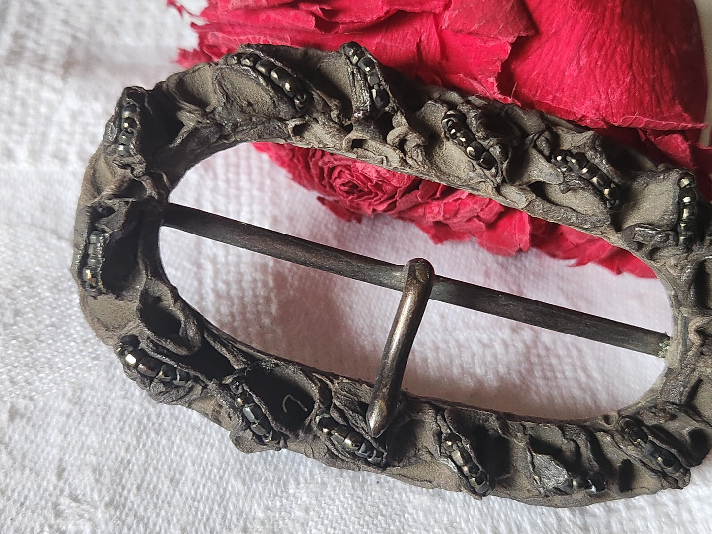 Enorme boucle de ceinture vintage résine et perle 8,2 cm sur 4,6 cm