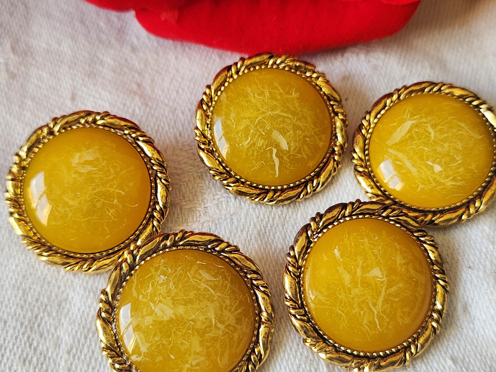 Lot 5 boutons vintage en métal doré jaune moucheté pied  2,3 cm ref 4936