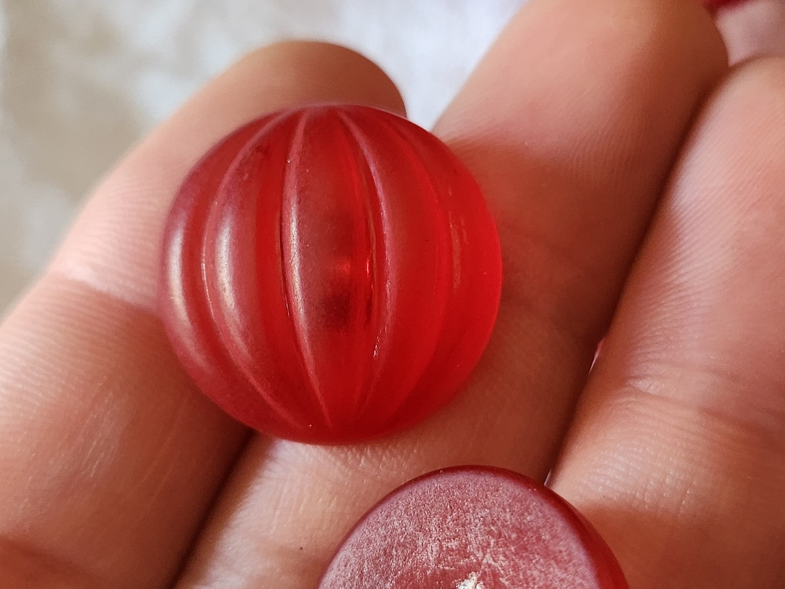 Lot 6 gros boutons vintage rouge mat bombé pied 2,3 cm ref 3153