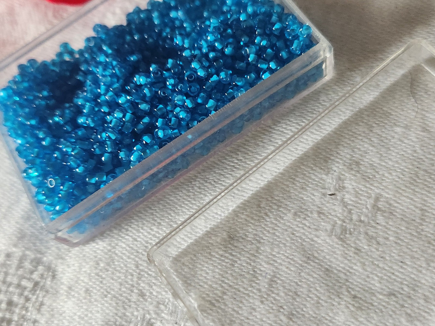 Lot environ 20 grammes de perles de rocaille bleu   n°15