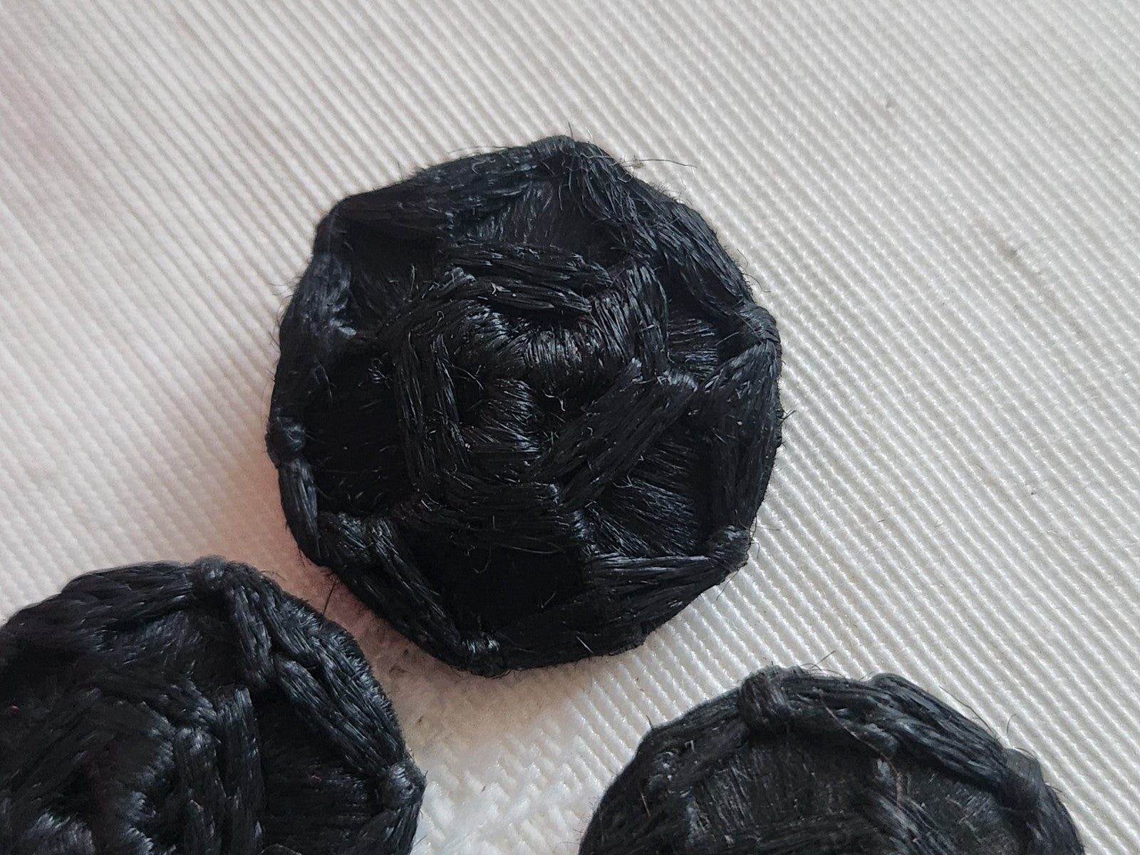 Trio  boutons anciens main passementerie noir 2,1 cm environ G12F