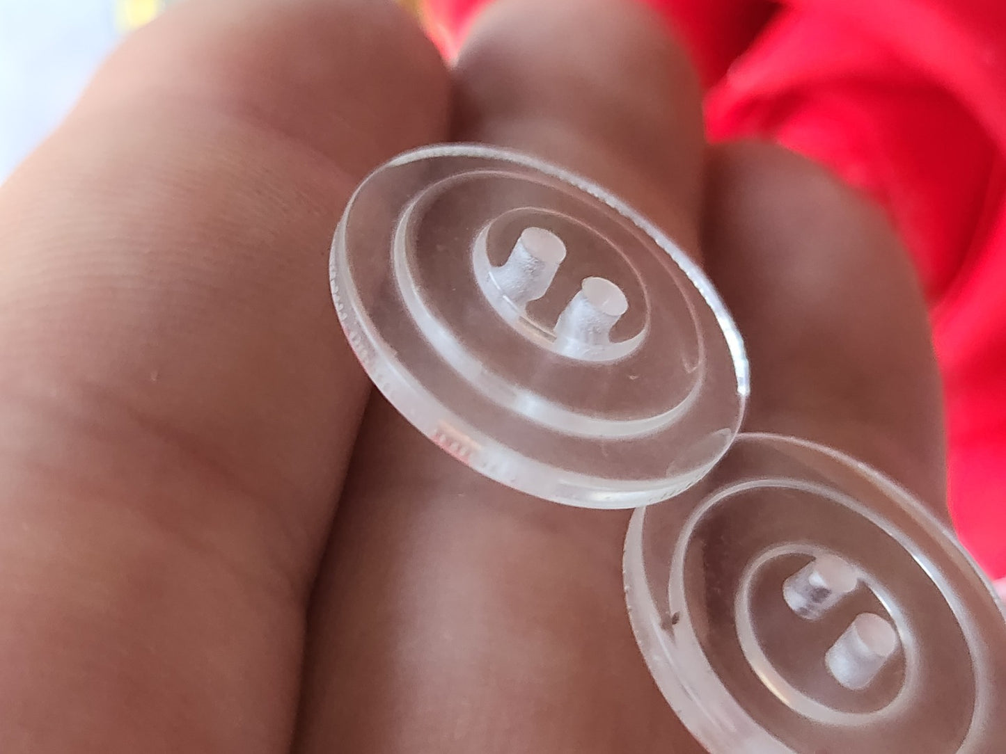 Lot 9 boutons vintage transparent à trous 2,1 cm ref 3927