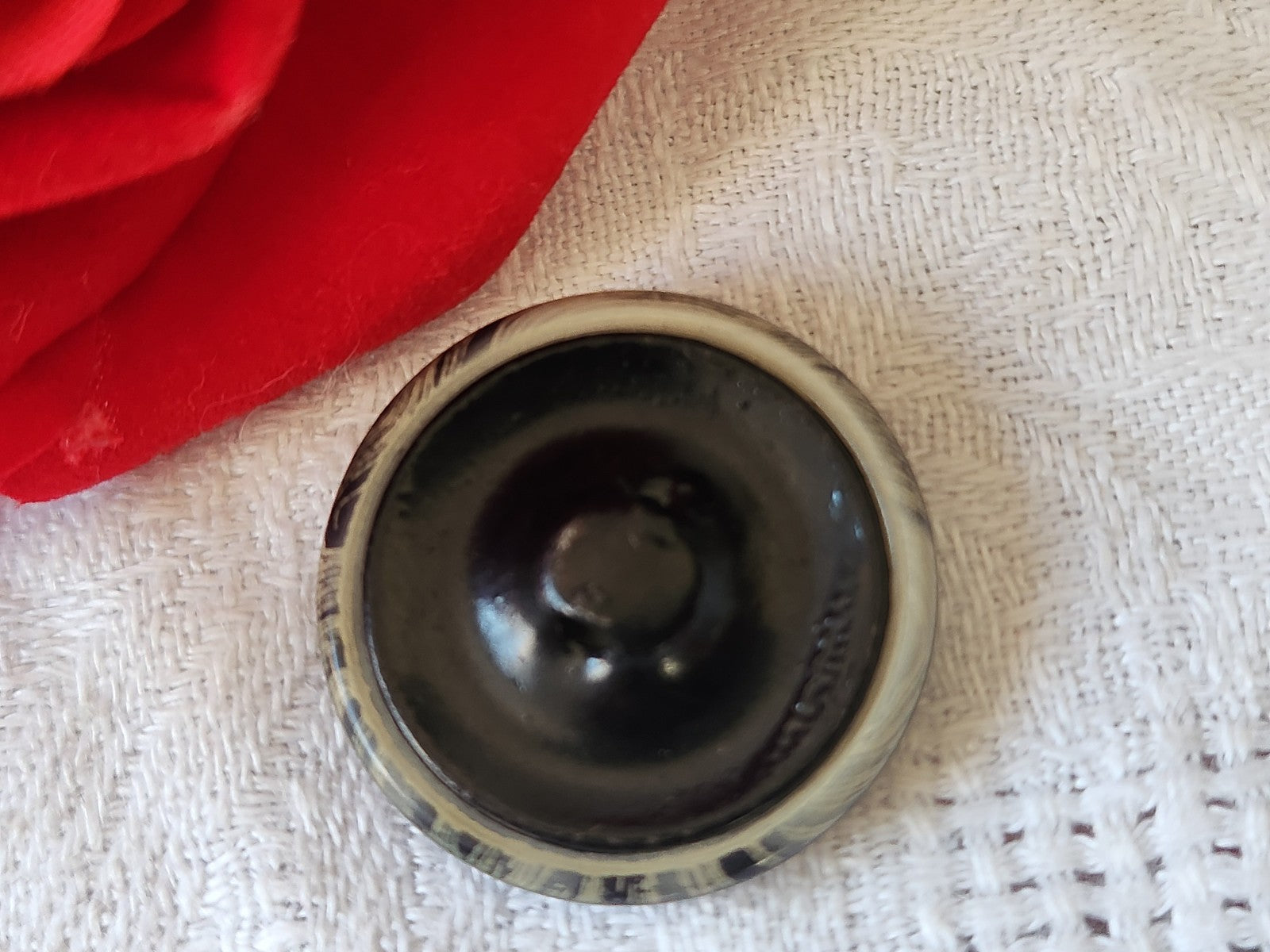 Joli bouton ancien gris noir 2,6 cm pied D19G