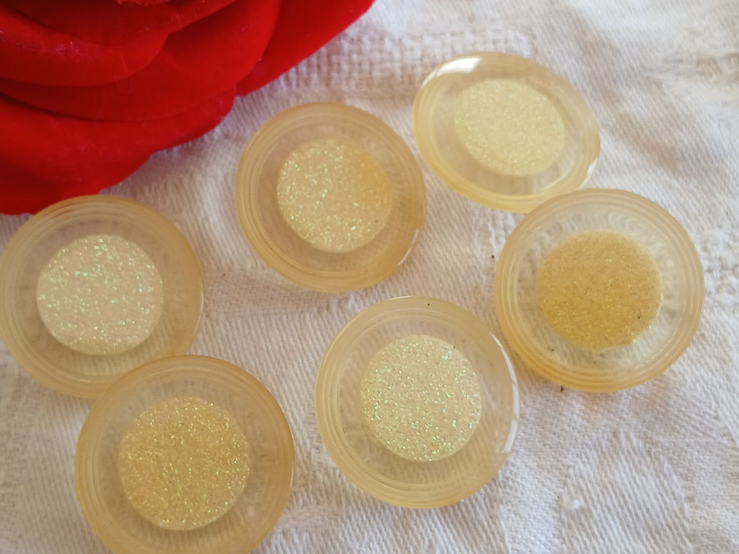 Lot 6 gros boutons vintage jaune paillette à pied 2,8 cm  28 mm ref 6482