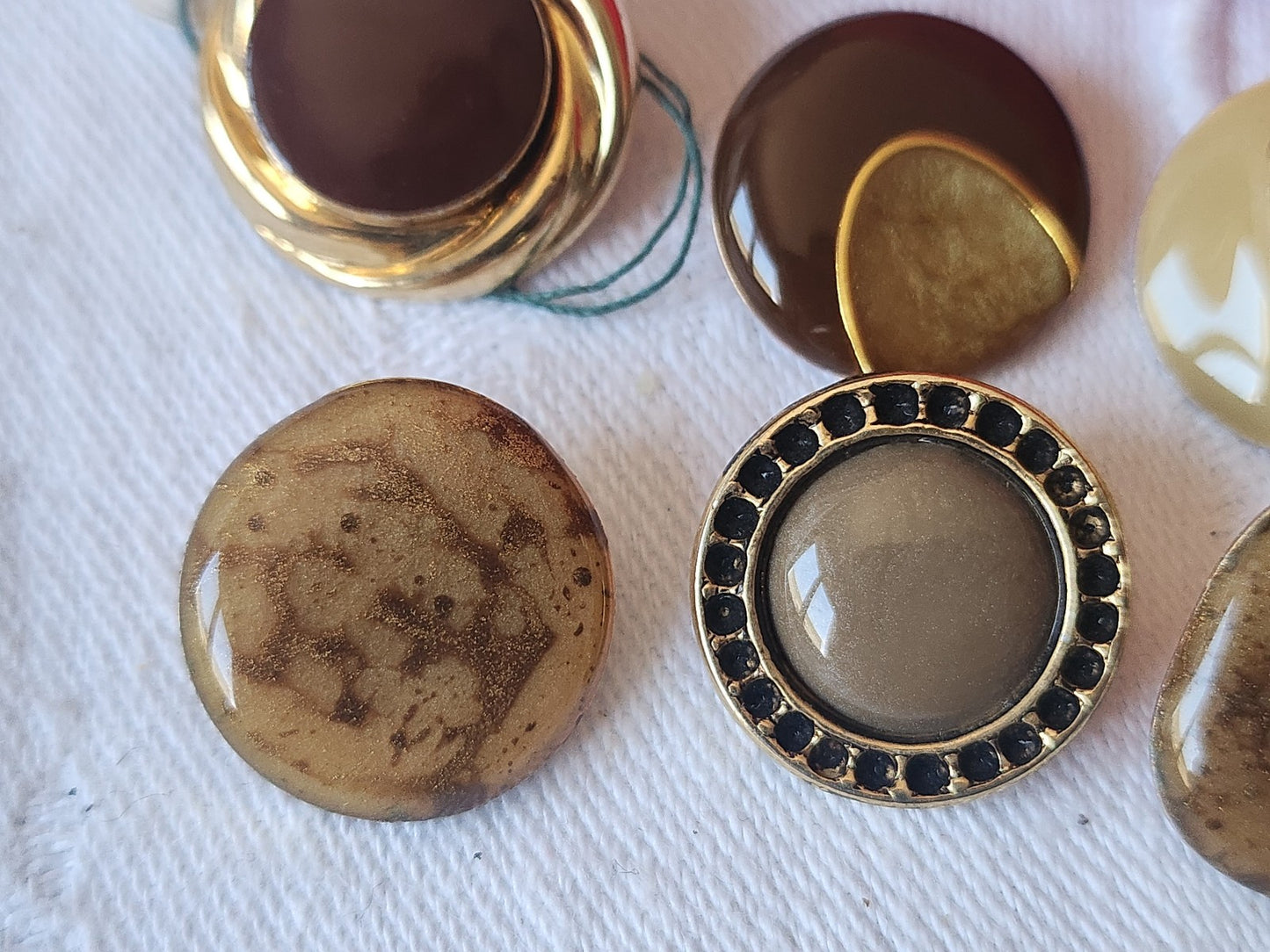 Lot 6 boutons vintage en métal panaché ton marron 1,8 à 2 cm  ref 652