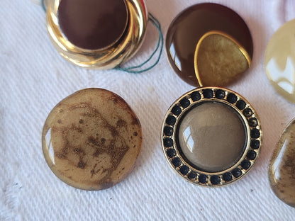 Lot 6 boutons vintage en métal panaché ton marron 1,8 à 2 cm  ref 652