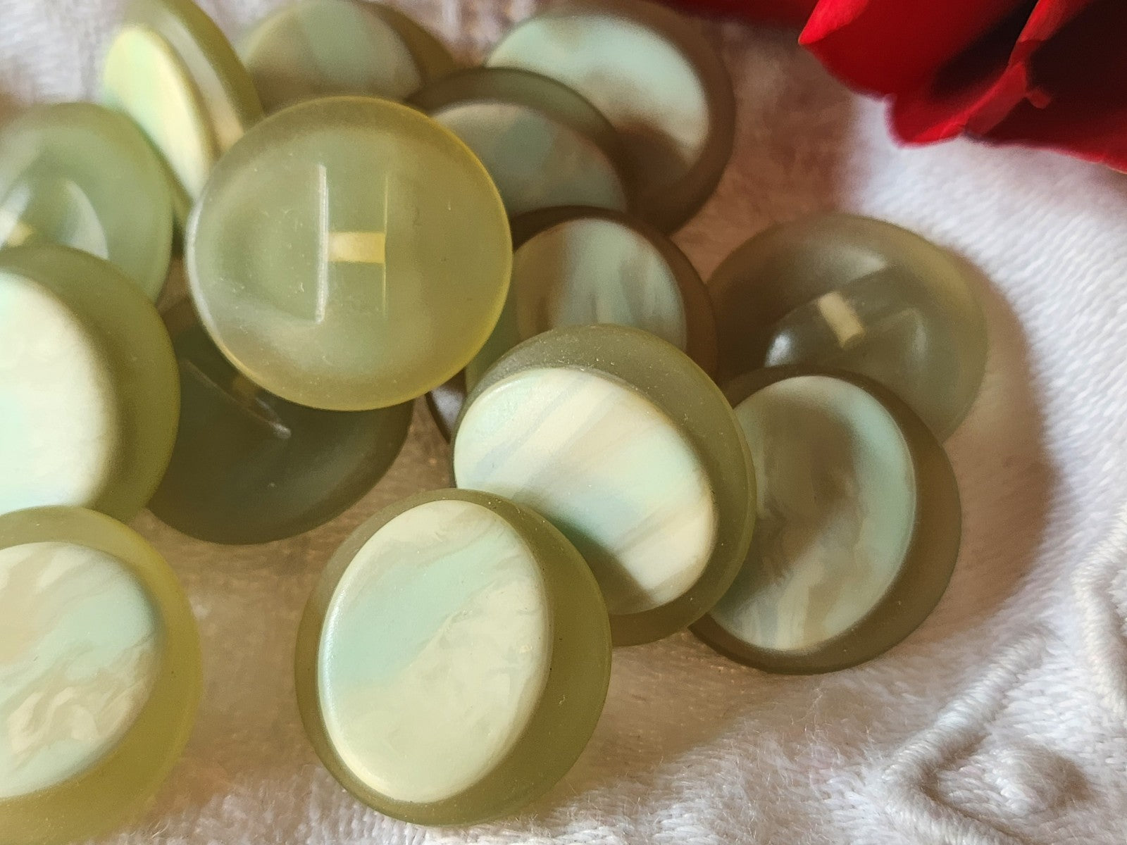 Lot 15 boutons vintage à pied mat vert camaieu 1,7 cm ref 2863