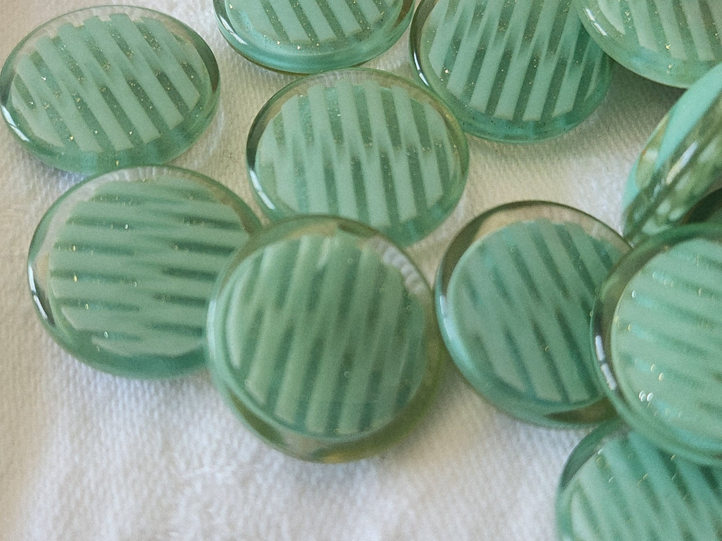 Lot 8  boutons vintage paillette bleu turquoise doré pied 1,9 cm ref 6112