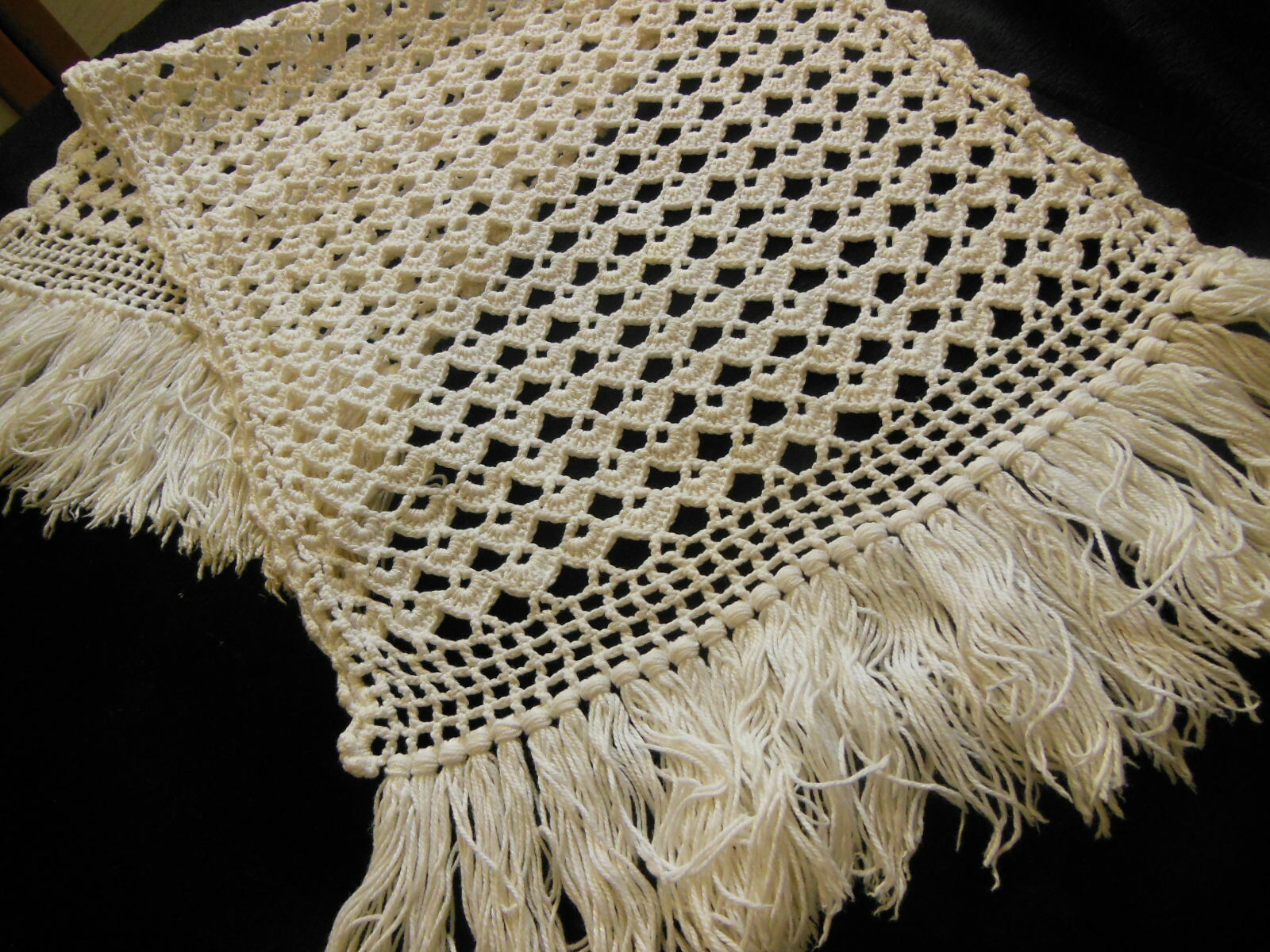 Napperon vintage crochet épais à franges à nettoyer 32 sur 74 cm B6-83
