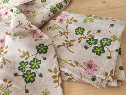 Nappe vintage avec 4 serviettes jamais utilises fleur 110sur 185 cm  B8