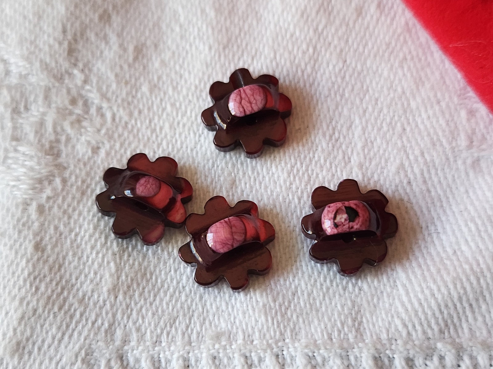 lot 4 boutons anciens en nacre rose foncé prune pied  1,1 cm D16B