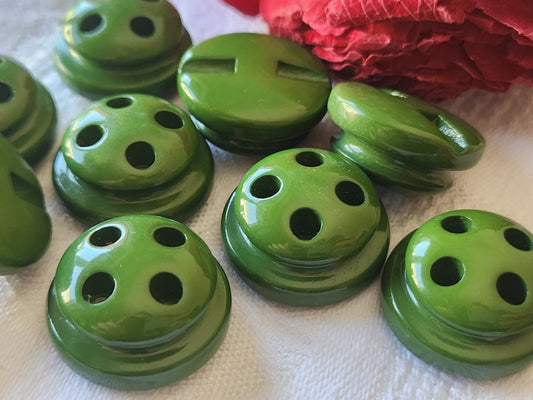 Lot 6  boutons vintage vert pied haut travaillé 2,1 cm ref 5207