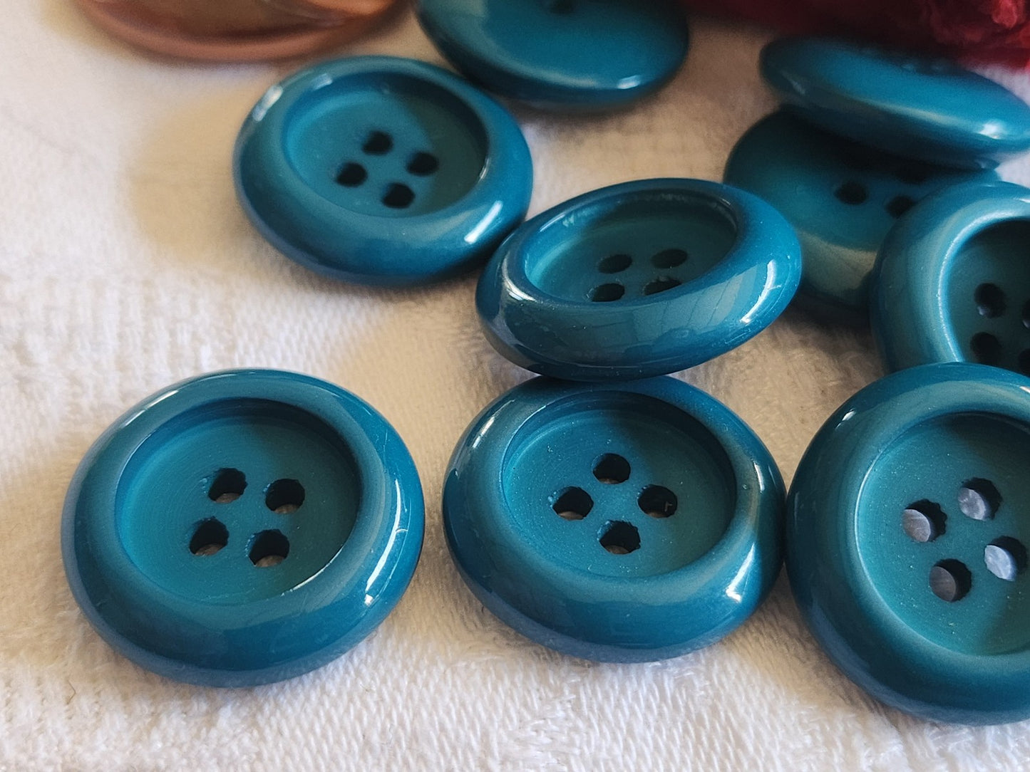 Lot 10 boutons vintage bleu paon canard 2,2 cm trous épais ref 1655