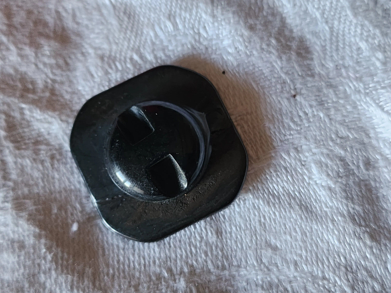 Bouton en nacre vintage superbe reflet marron carré pied 2,4 cm D19A