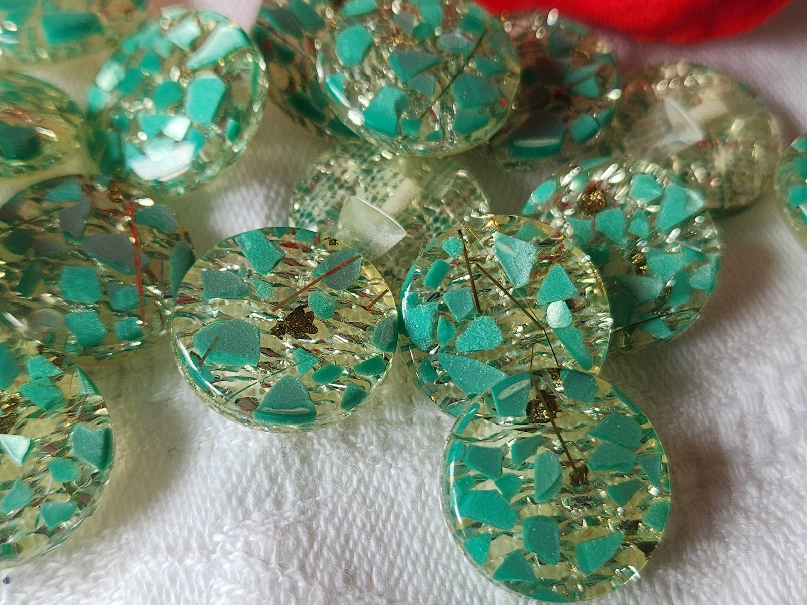 Lot 9 boutons vintage à pied paillette verte 1,7 cm  ref 3564