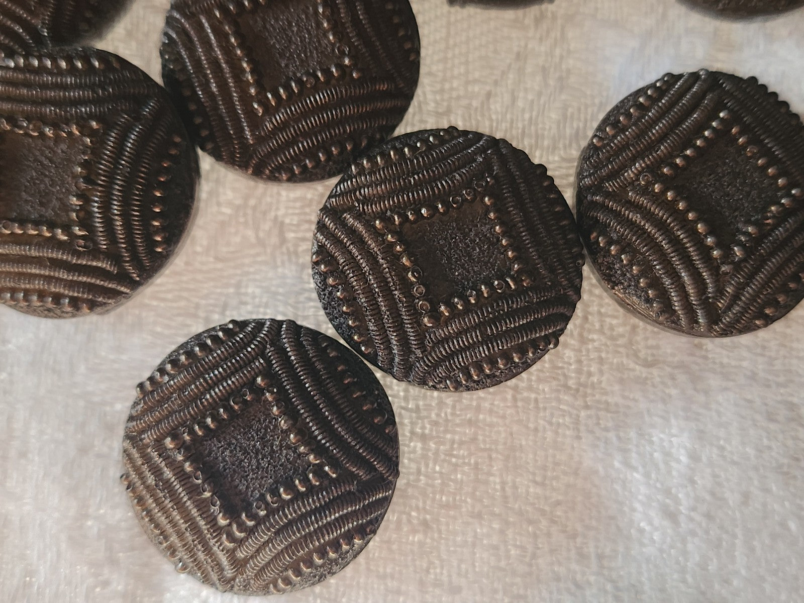 Lot 6 boutons vintage en résine marron effet perlé  1,8 cm 18 mm pied ref 6457