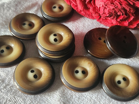 Lot 8 boutons vintage marron noir imitation corne 2,3 cm ref 5092