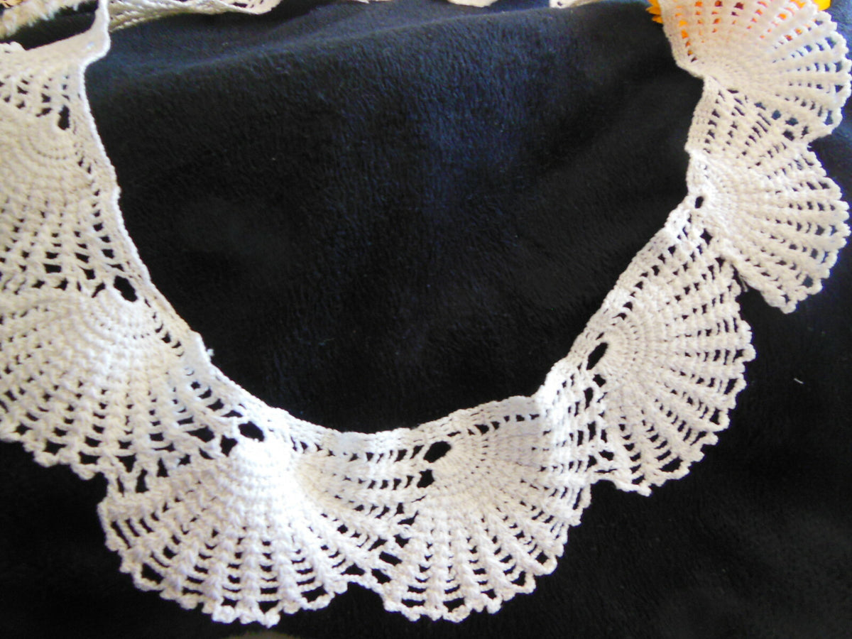 Dentelle ancienne  pourtour napperon crochet blanc  T2-19