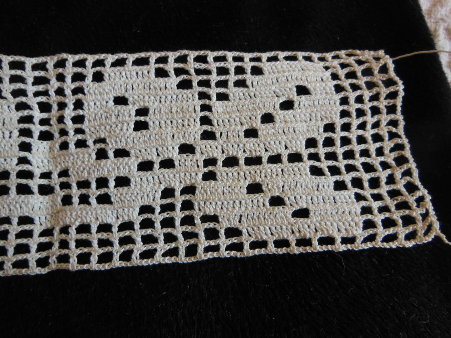 Dentelle ancienne grande application crochet fleur 22 cm sur 6,5 cm T1-27