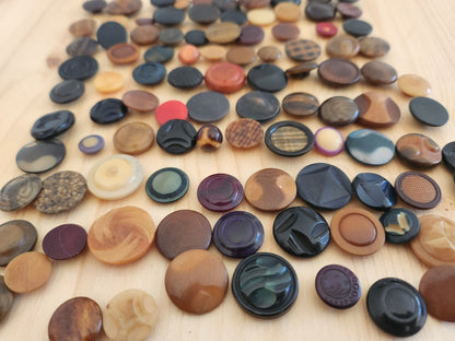 Lot 100 boutons anciens en corozo à pied 1 cm à 2 cm N°1 T10