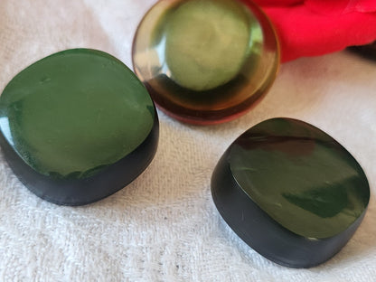 Trio volumineux boutons vintage  vert 2,3 et 2,8 cm à pied ref 5925