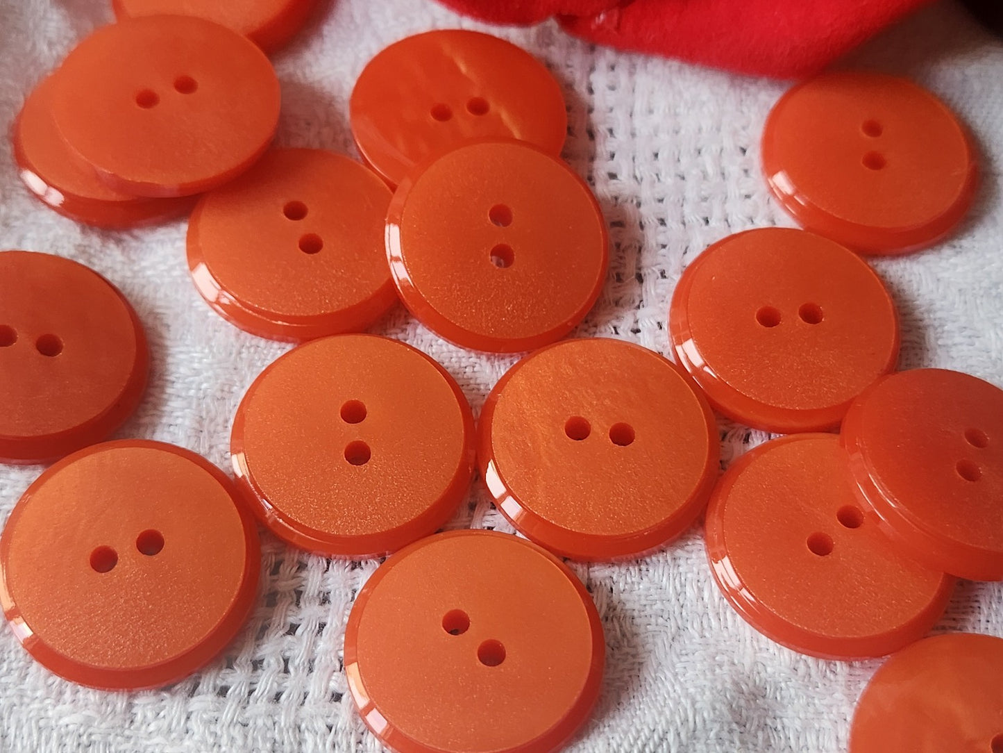 Lot 14 boutons vintage rorange à trous 2 cm ref 5598