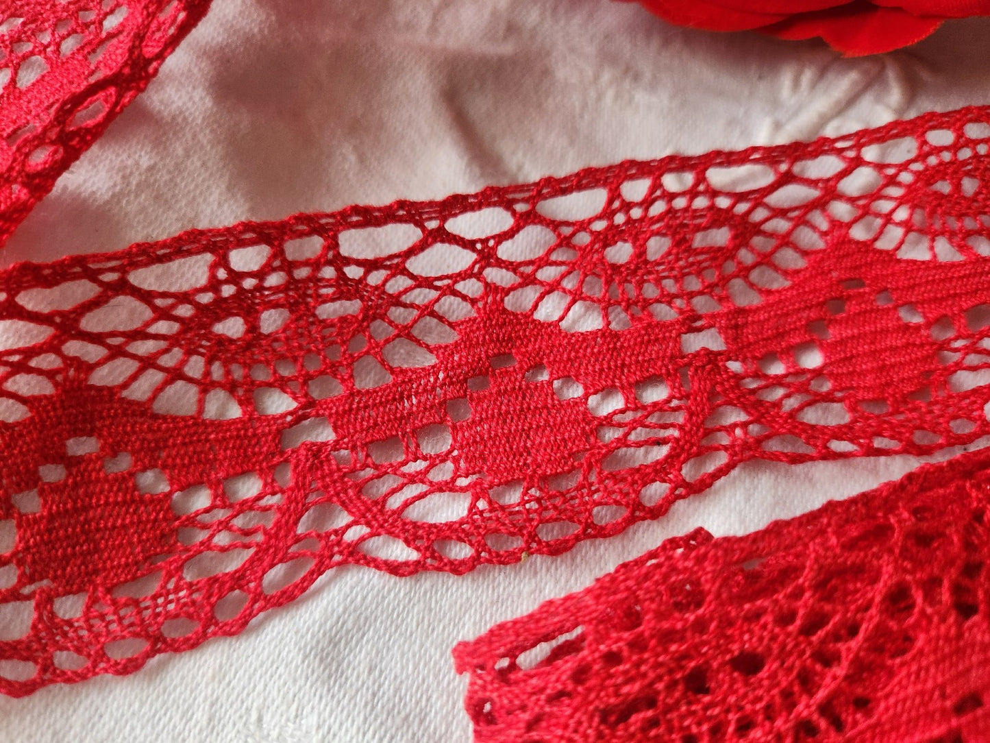 Dentelle vintage rouge coton large 3 m sur 4,2 cm A3