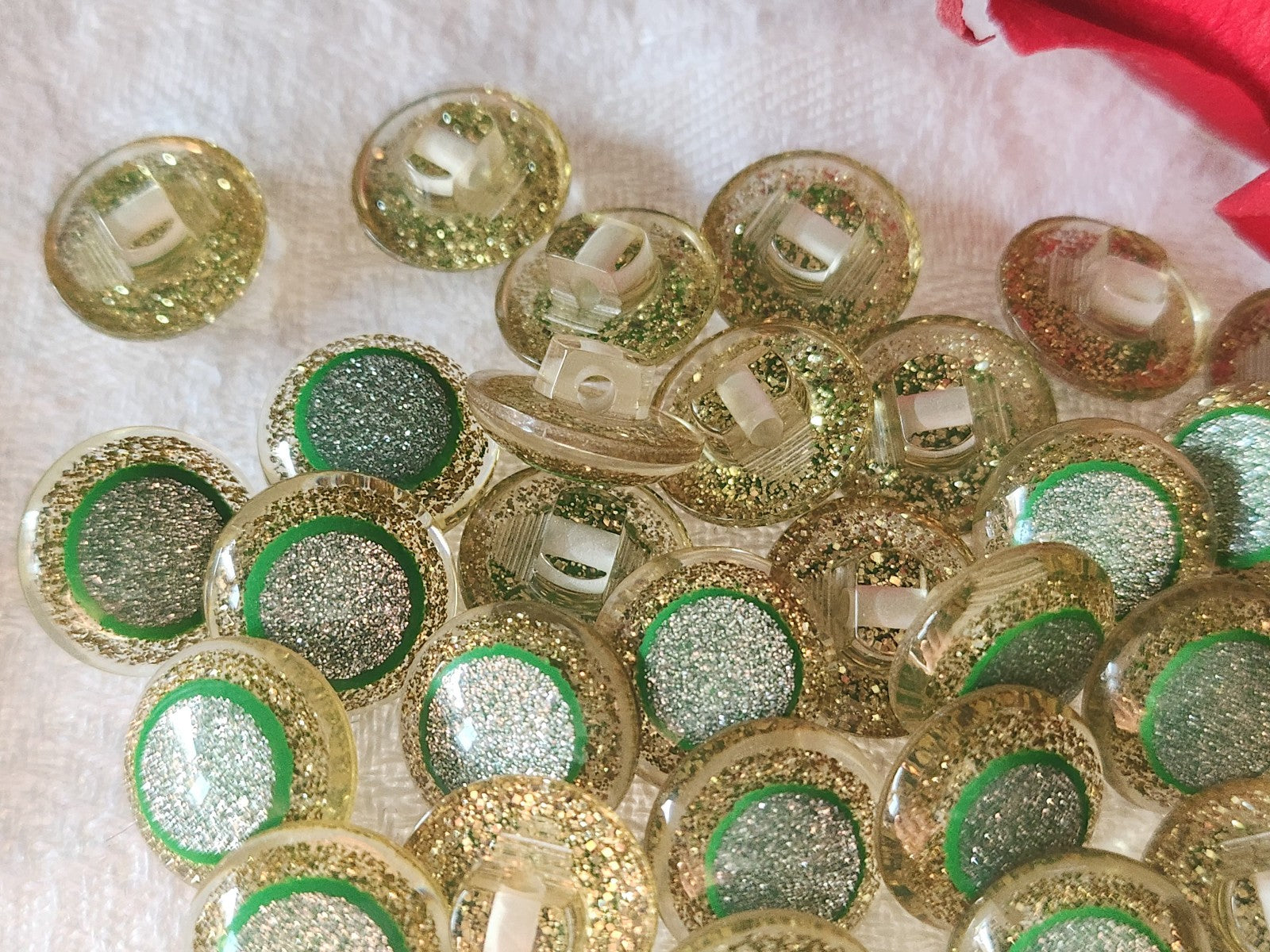 Lot 12 petits boutons vintage à pied paillette verte 1,2 cm ref 2774