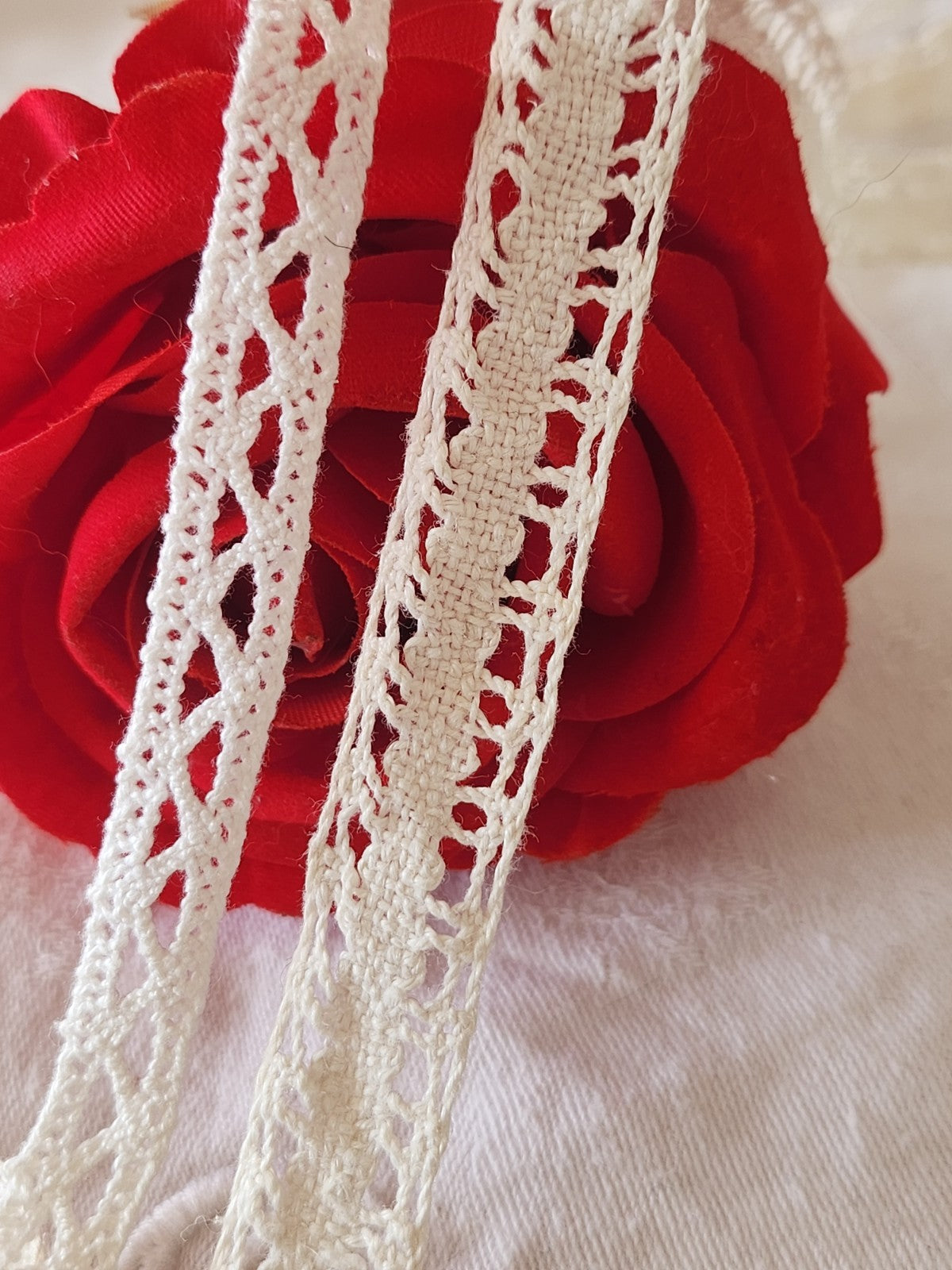 Duo petits coupons de dentelle ancienne 90 cm et  1 mètre 20  T6-9