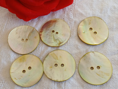Lot 6 énormes boutons vintage en nacre jaune trous 3,4 cm ou 34 mm ref 6494