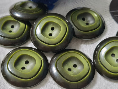Lot 5 gros boutons vintage vert travaillé   diamètre 2,6 cm ref 299