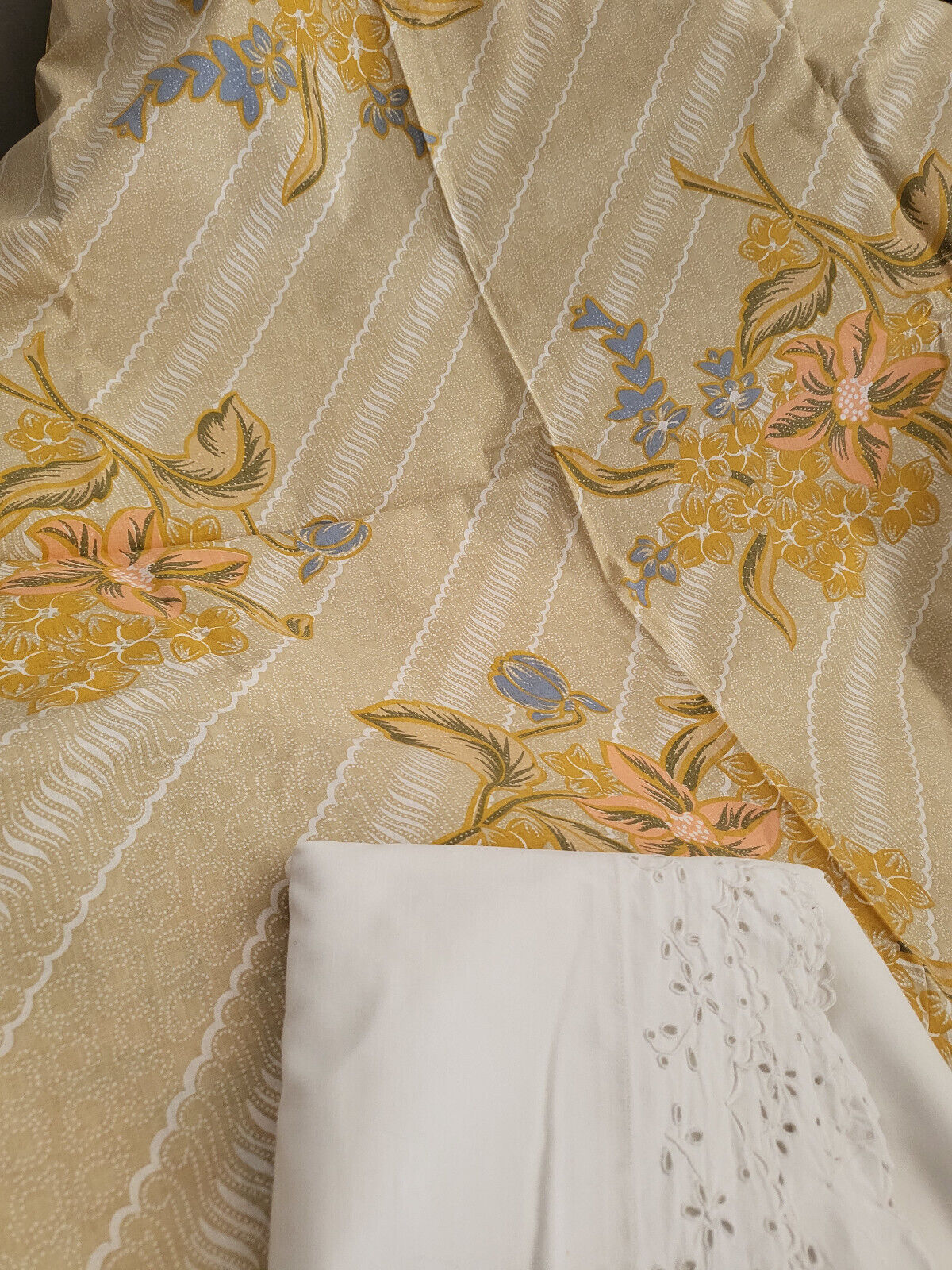 Ancien coupon de tissu vintage marron fleur bleu kitch 1 m 32 sur 1 m 80 B6