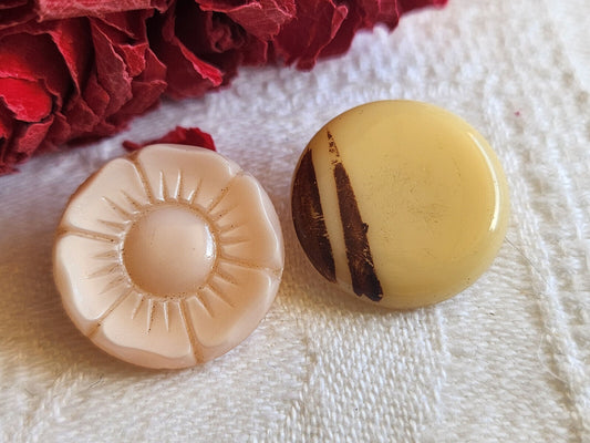 Duo boutons anciens en verre rose beige  pied  1,7 cm vintage G2O