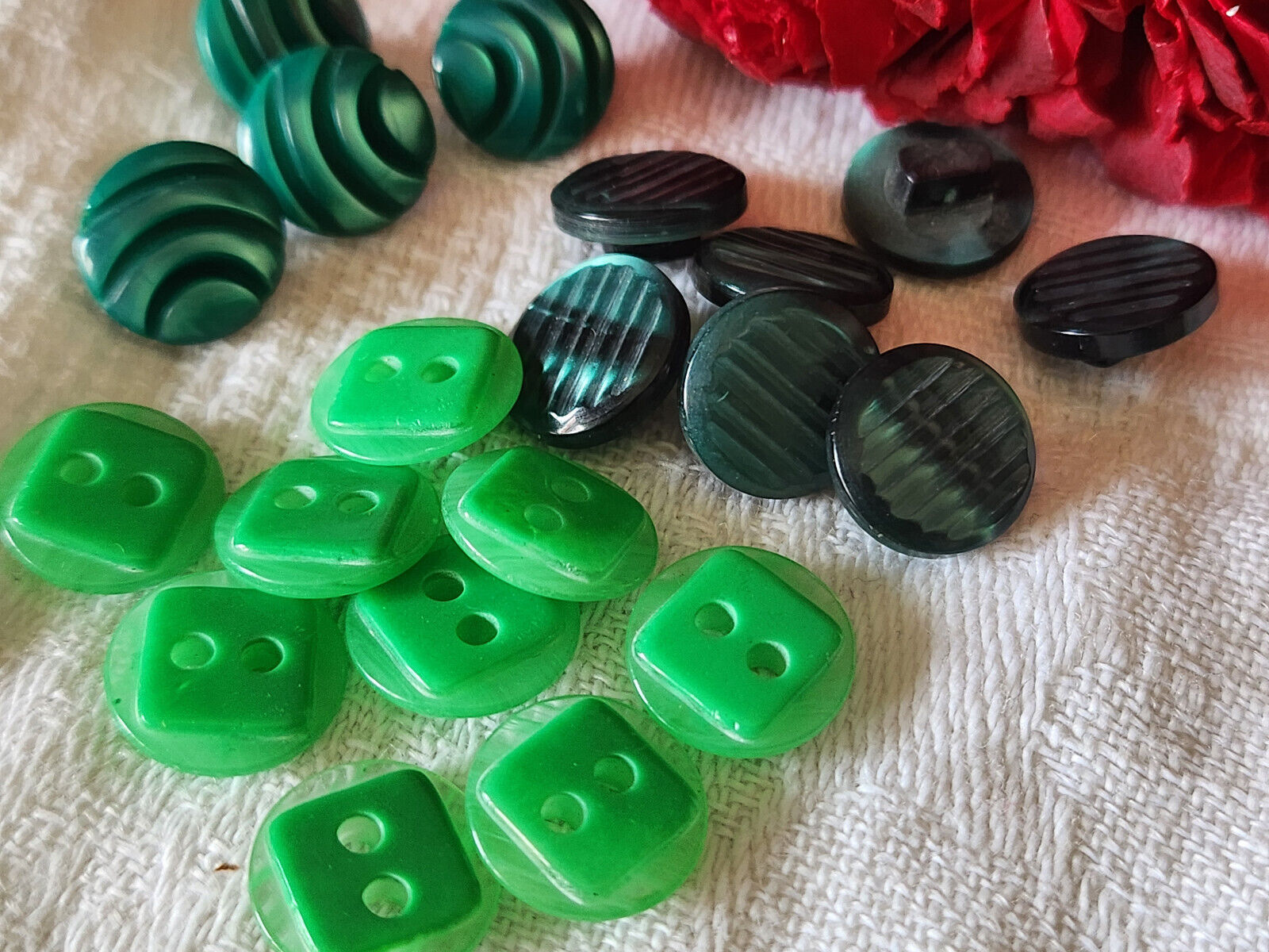 Lot 20 petits boutons vintage vert 3 series 1,1 cm ref 3092