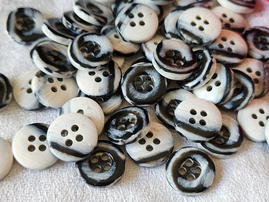 Lot 39 boutons vintage petits effet corne noir  marron  créme 1,4 cm ref 978