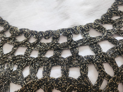Grande encolure  vintage dentelle noir dore récup main robe soiréeevoir photo B8