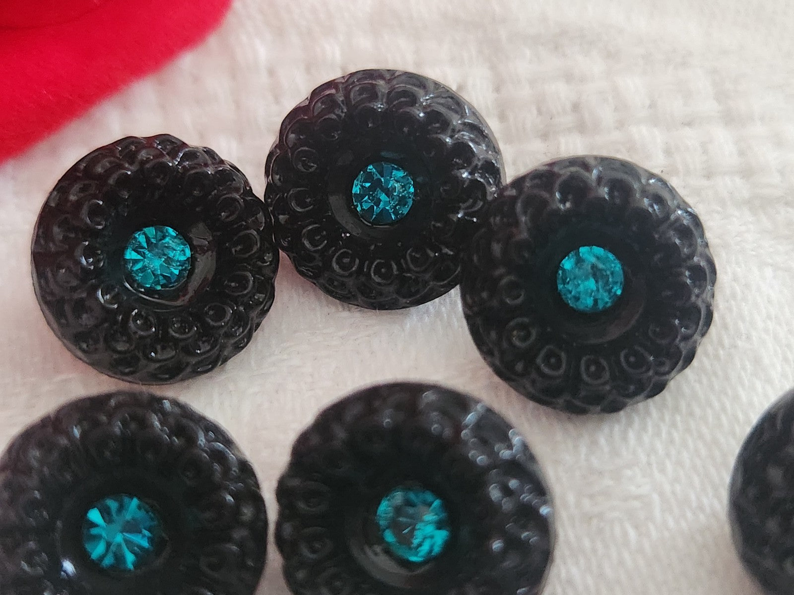 Lot 6 boutons vintage en verre noir avec strass  vert 1,3 cm ref 6359