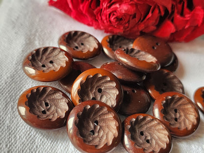 Lot 10 jolis  boutons vintage marron camaieu coeur sculpté 1,8 cm trous ref 3216