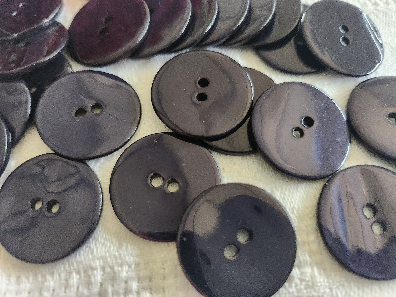Lot 6 gros boutons vintage en nacre bleu foncé  vintage trous 2,2 cm ref 6116
