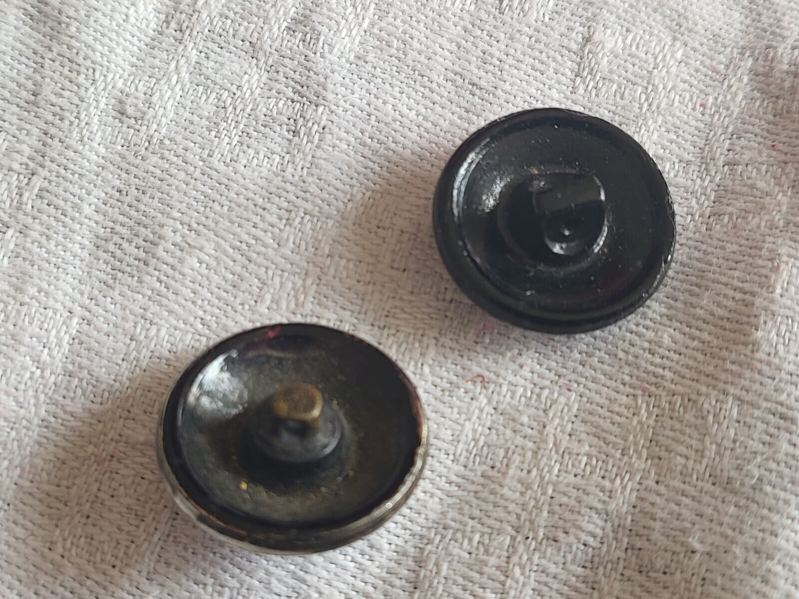 Duo boutons anciens en verre noir et argenté à pied diamètre 1,8 cm G15F