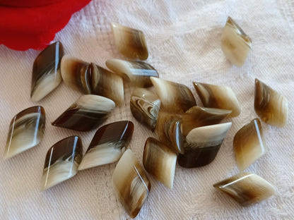 Lot 20 boutons vintage biseauté marron creme panaché 1,1 à 1,2 cm ref 6454