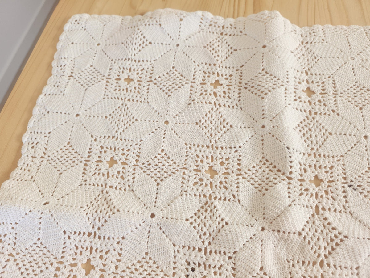 Lot 2 grands napperons anciens crochet blanc 47 sur 47 et 43 sur 44 cm B7
