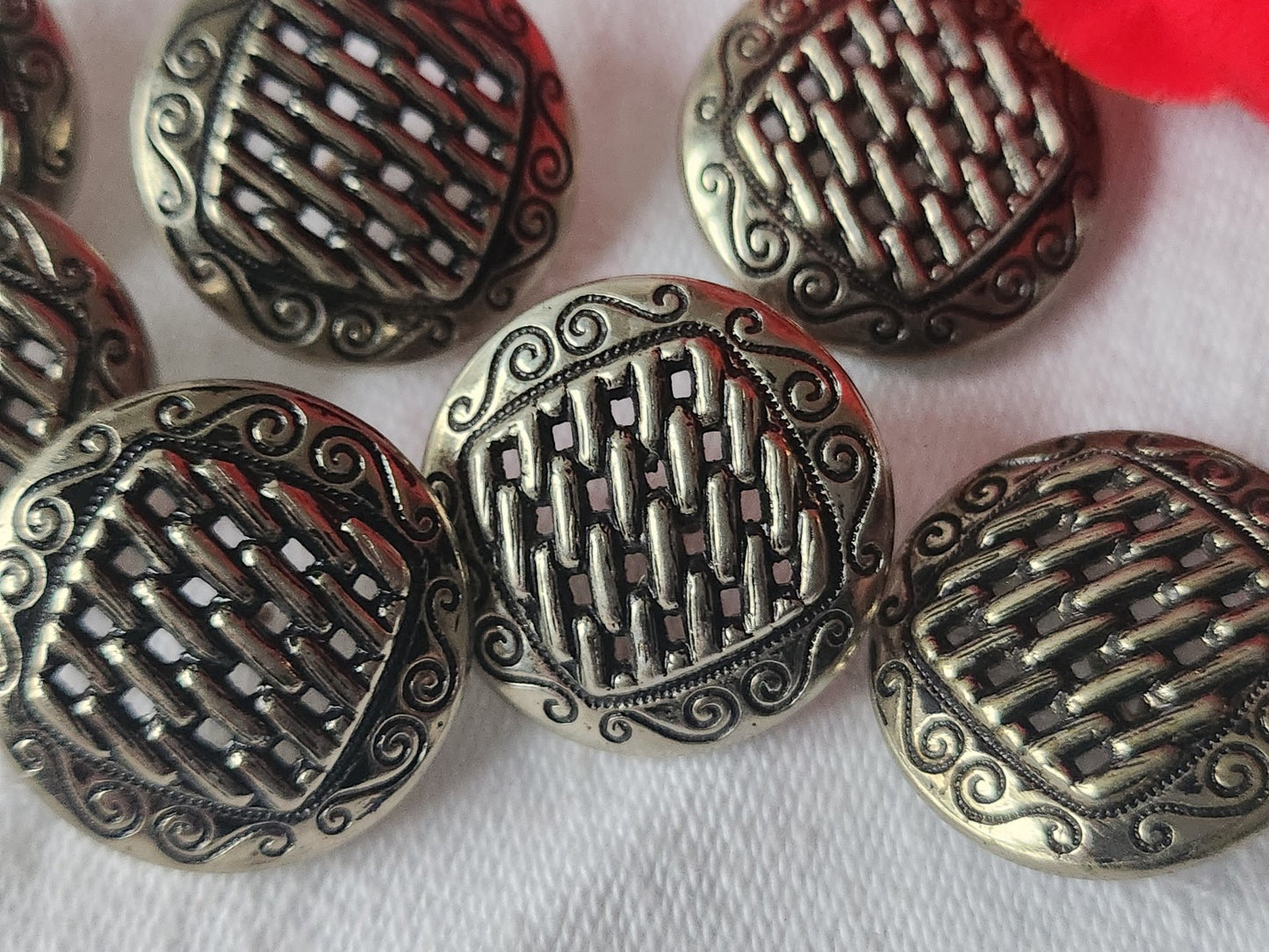 Lot 7  gros boutons vintage métal argenté travaillé pied ajouré  2,3 cm ref 1234
