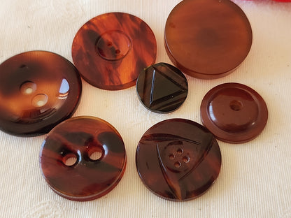 Lot 7 boutons anciens ambrés ambrolite ecaille 1,7 à 3,3 cm ref 6624