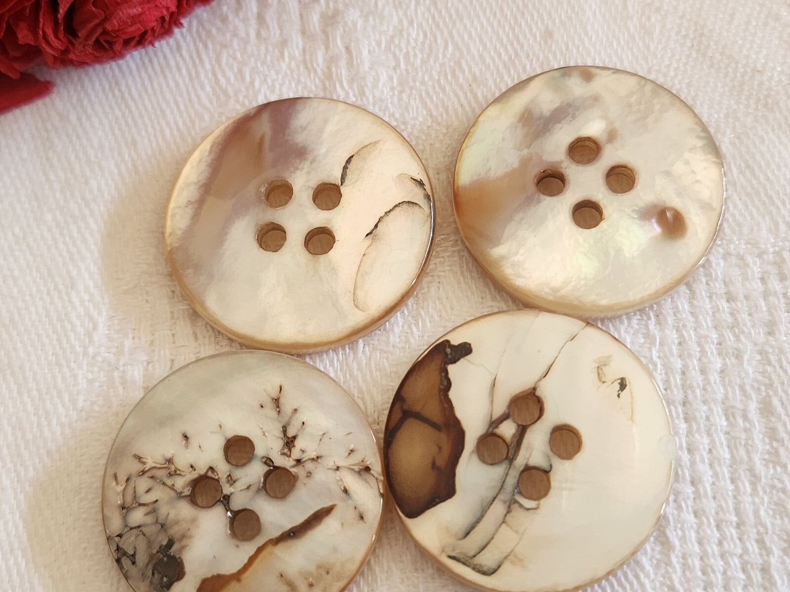 Lot 4 gros boutons vintage en nacre beige 2,5 cm ref 821